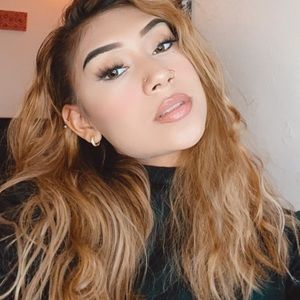 Meet your Posher, Cesia